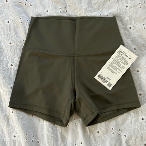 Lululemon shorts - Picture 5 of 8